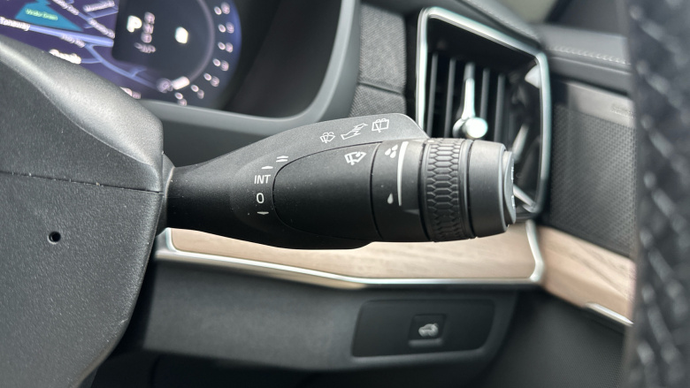 Volvo XC90 2.0 B5P Plus Dark 5dr AWD Geartronic Petrol Estate